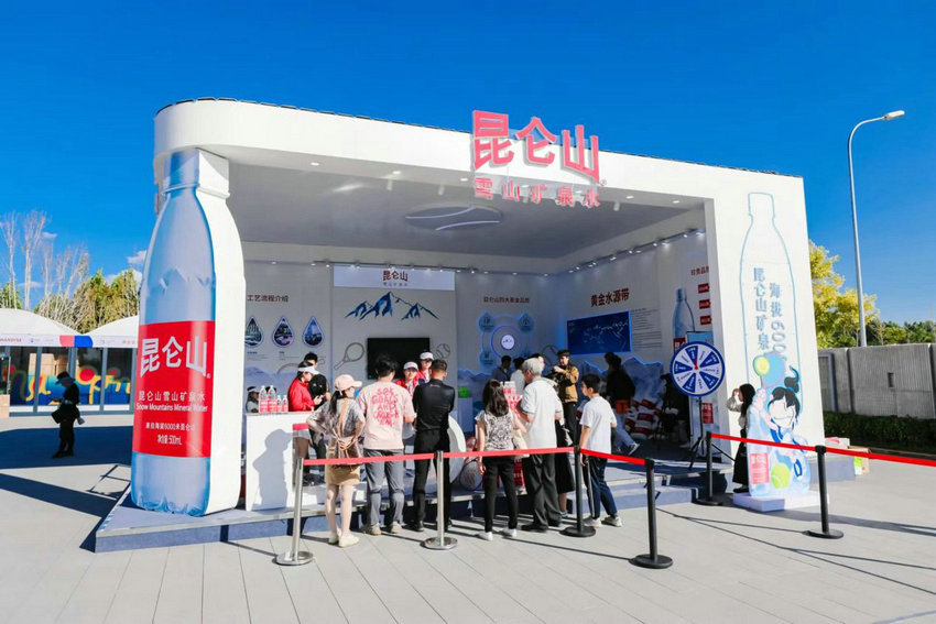 他又凭借 他又凭借